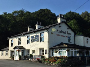 Rusland Pool Hotel, Bouth